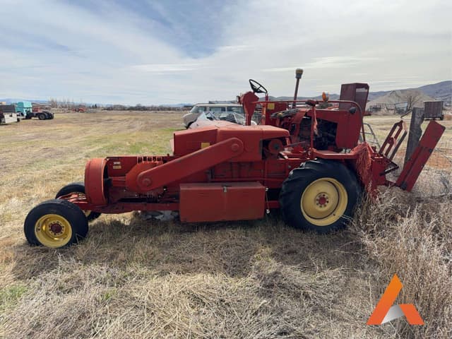 Image of New Holland 1282 equipment image 1