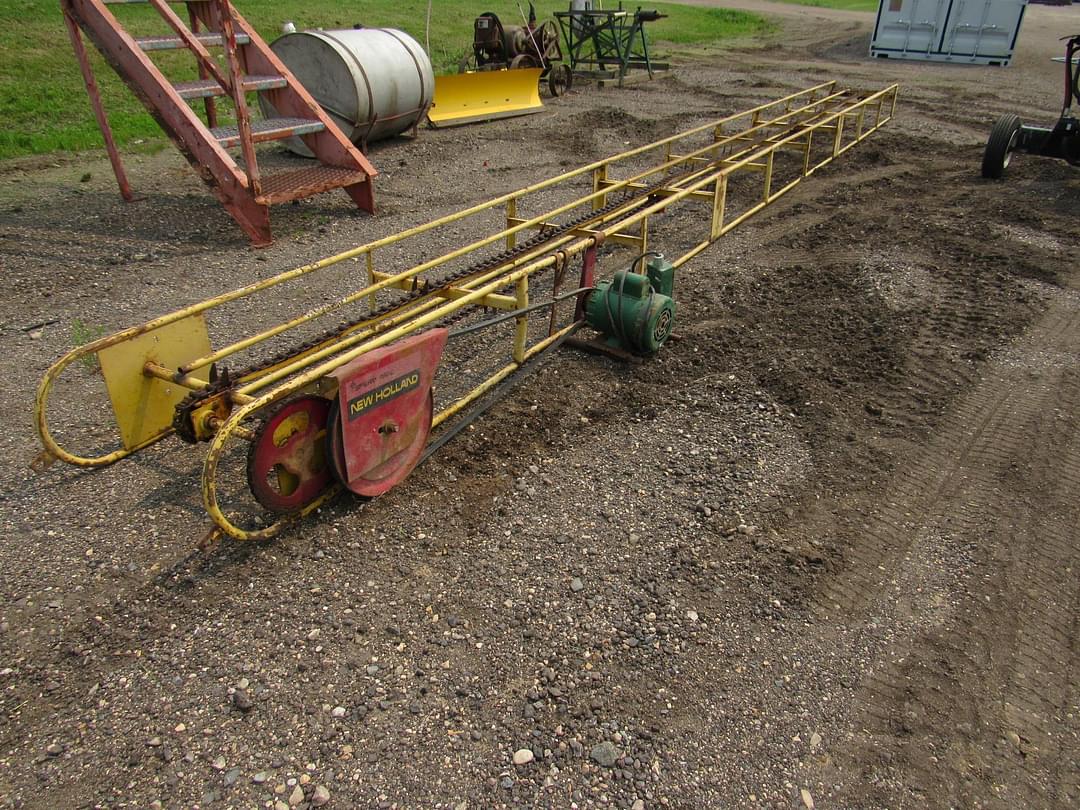 Image of New Holland 132 Primary image