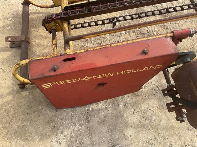 Image of New Holland 132 equipment image 3