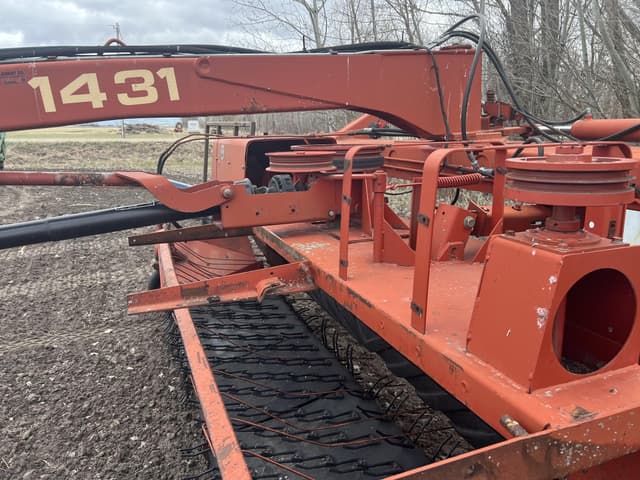 Image of New Holland 1431 equipment image 4