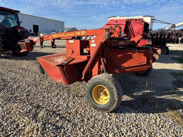 Image of New Holland 1431 equipment image 4