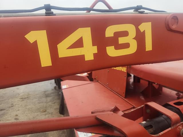 Image of New Holland 1431 equipment image 3