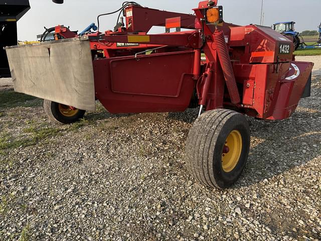 Image of New Holland 1432 equipment image 2