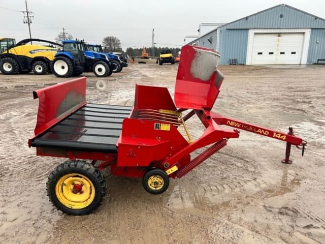 Image of New Holland 144 equipment image 3