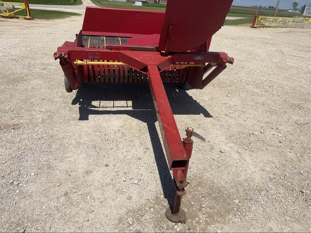 Image of New Holland 144 equipment image 1