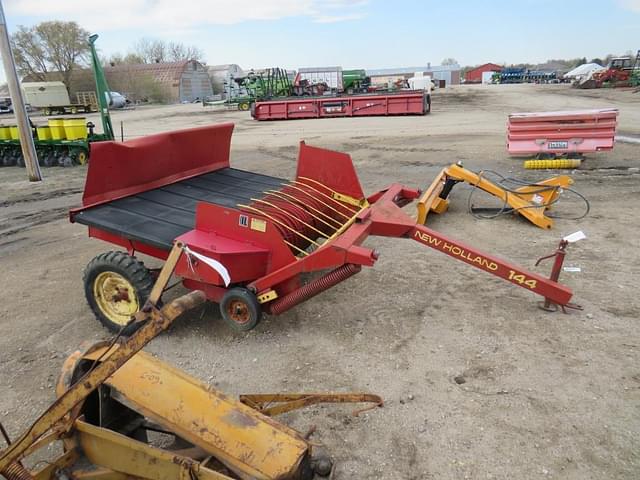 Image of New Holland 144 equipment image 4
