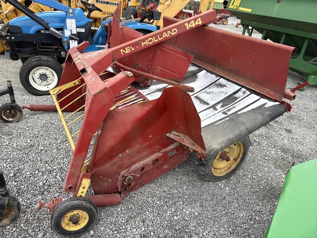 Image of New Holland 144 equipment image 2