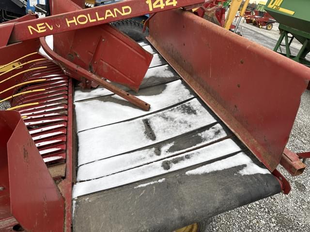 Image of New Holland 144 equipment image 3