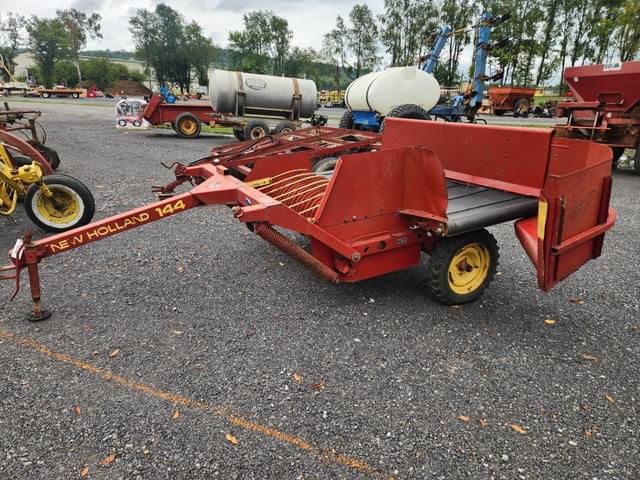 Image of New Holland 144 equipment image 3
