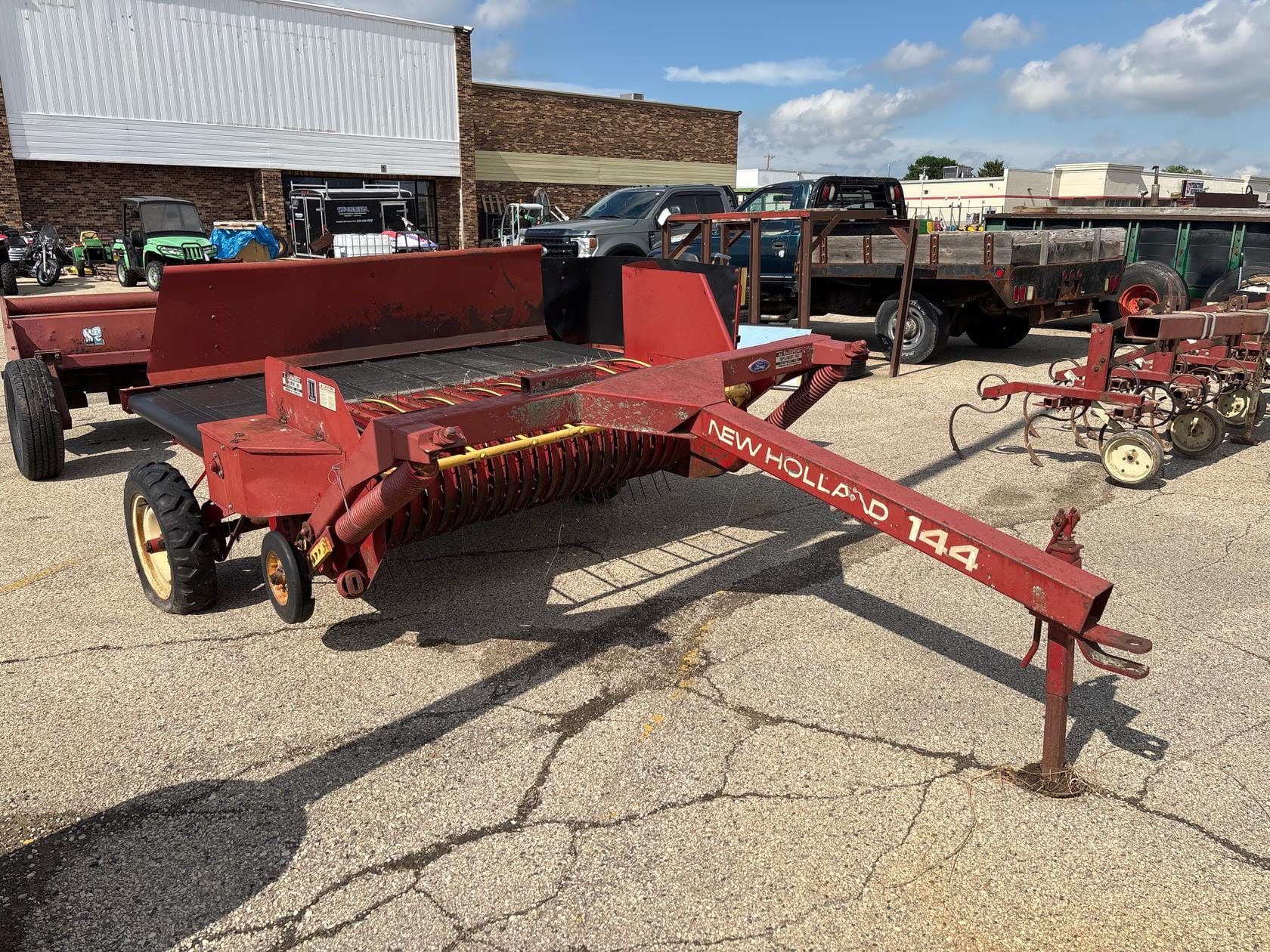 New Holland 144 Equipment Image0