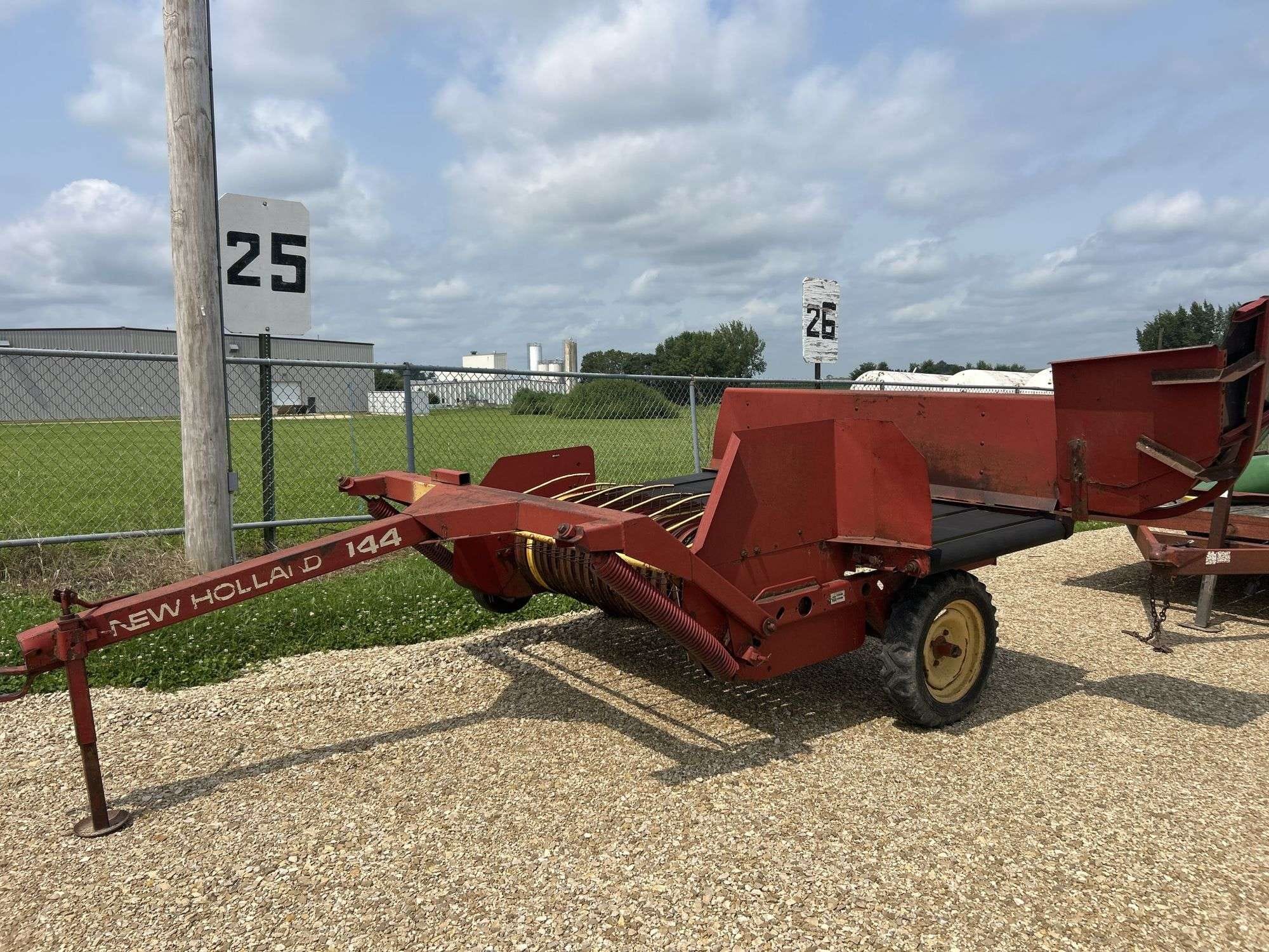 New Holland 144 Equipment Image0