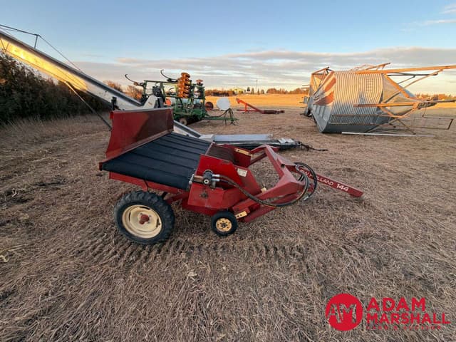 Image of New Holland 144 equipment image 3