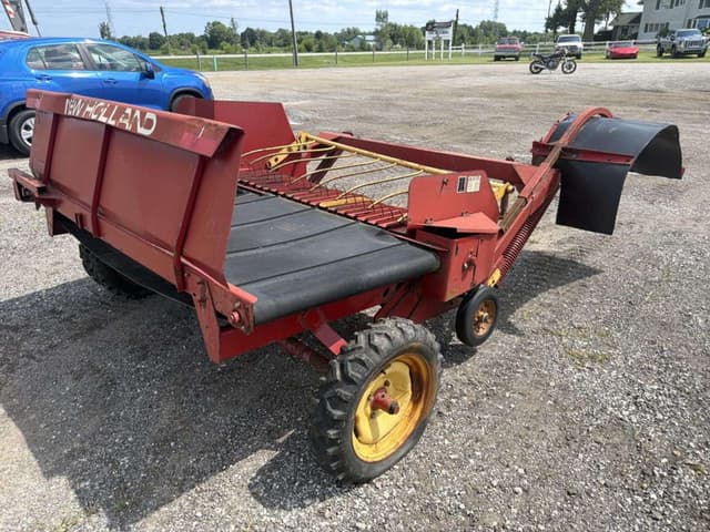 Image of New Holland 144 equipment image 3