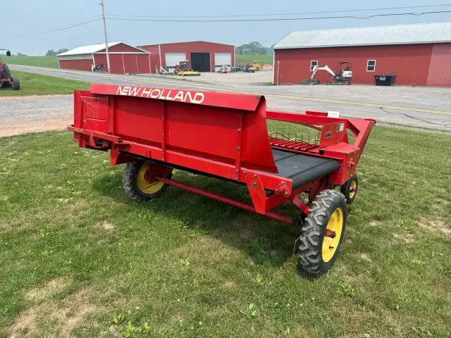 Image of New Holland 144 equipment image 3