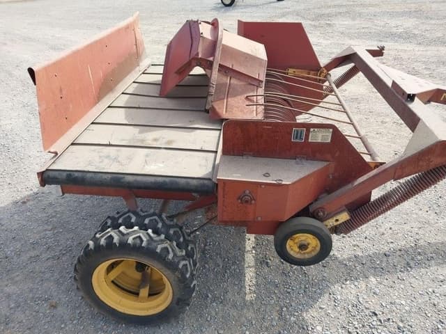 Image of New Holland 144 equipment image 3