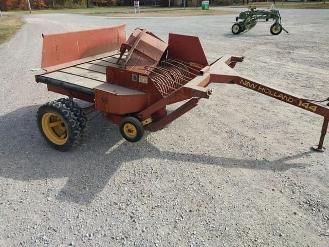 Image of New Holland 144 equipment image 2