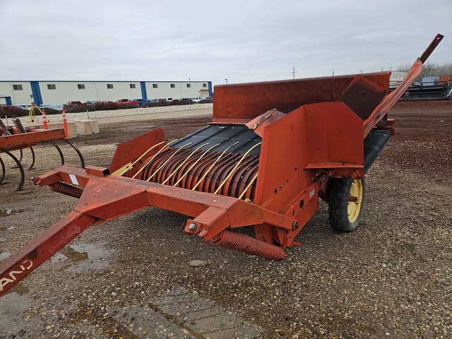 Image of New Holland 144 equipment image 3