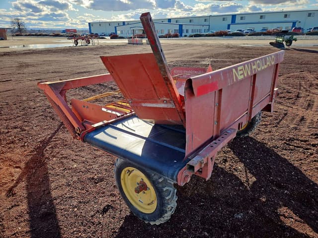 Image of New Holland 144 equipment image 3