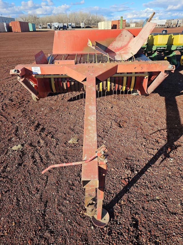 Image of New Holland 144 equipment image 1