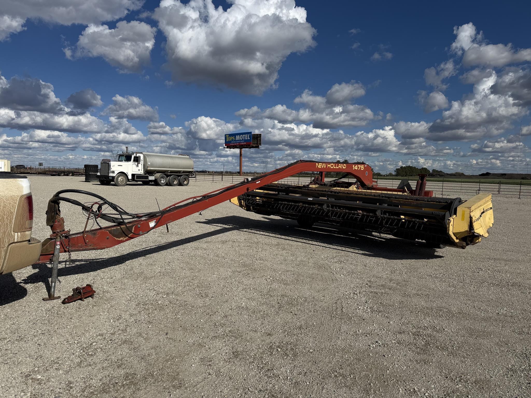 New Holland 1475 Equipment Image0