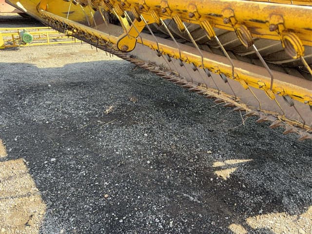 Image of New Holland 1499 equipment image 3