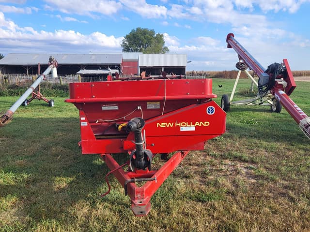 Image of New Holland 155 equipment image 4