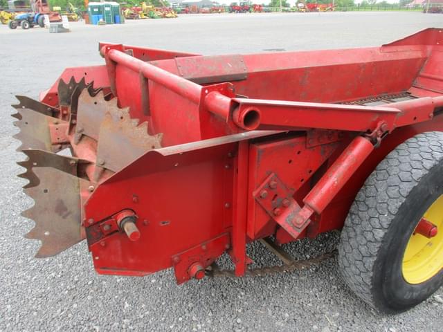 Image of New Holland 155 equipment image 4