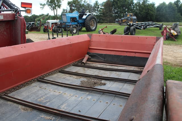 Image of New Holland 155 equipment image 4