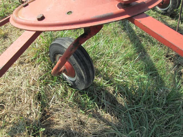 Image of New Holland 157 equipment image 4