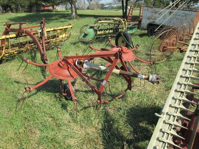 Image of New Holland 157 equipment image 1