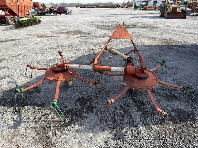 Image of New Holland 157 equipment image 3