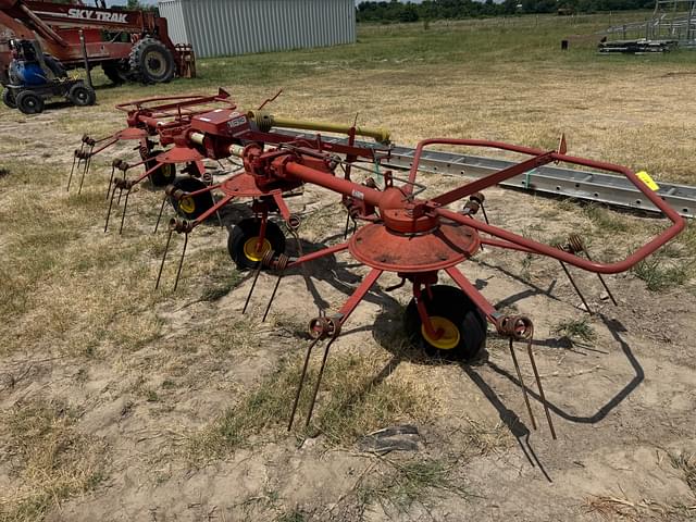 Image of New Holland 163 equipment image 4