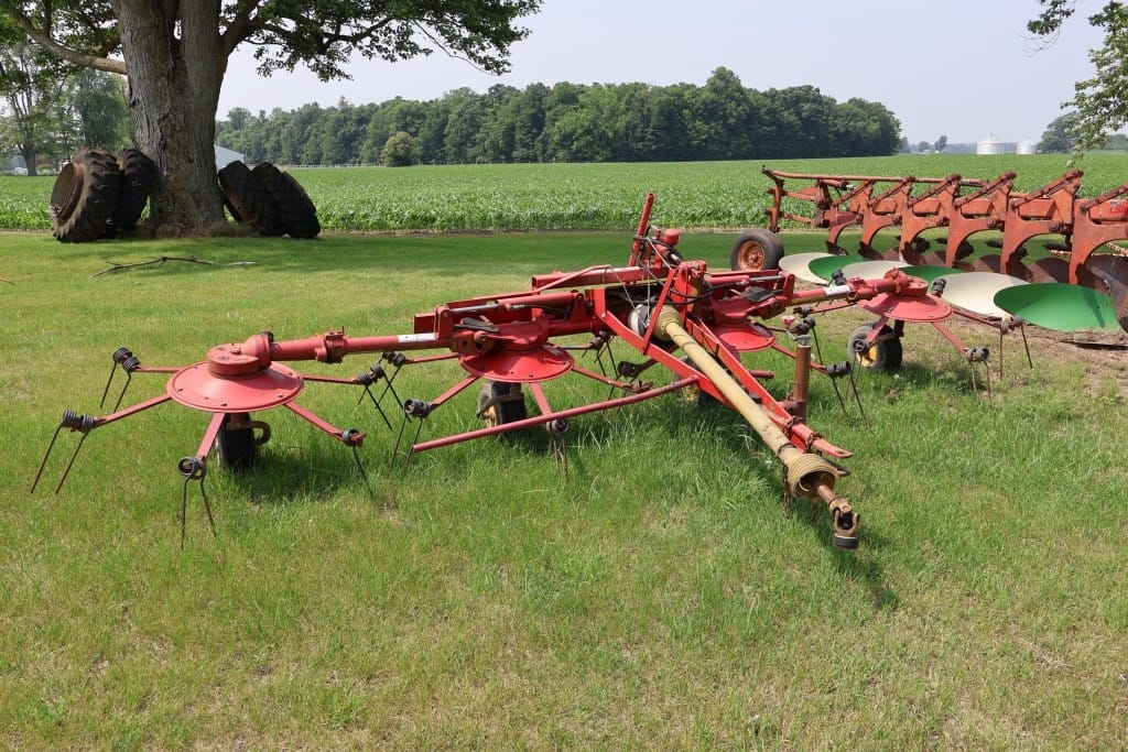 New Holland 163 Equipment Image0