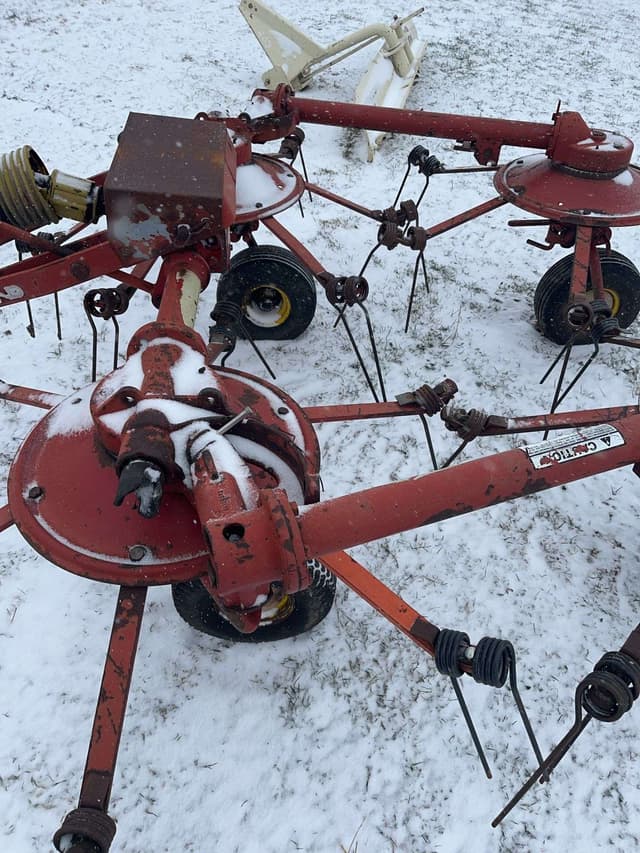 Image of New Holland 163 equipment image 3