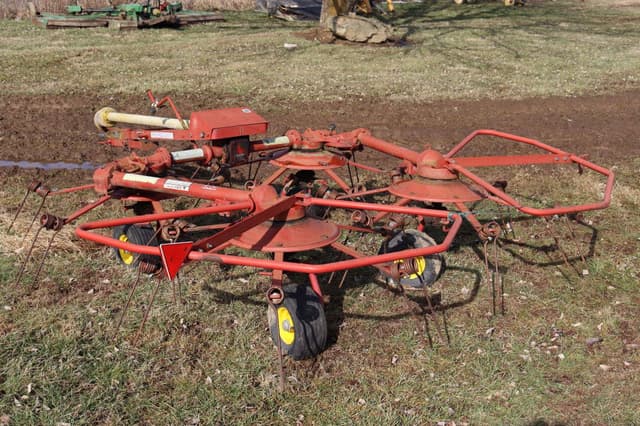 Image of New Holland 163 equipment image 2