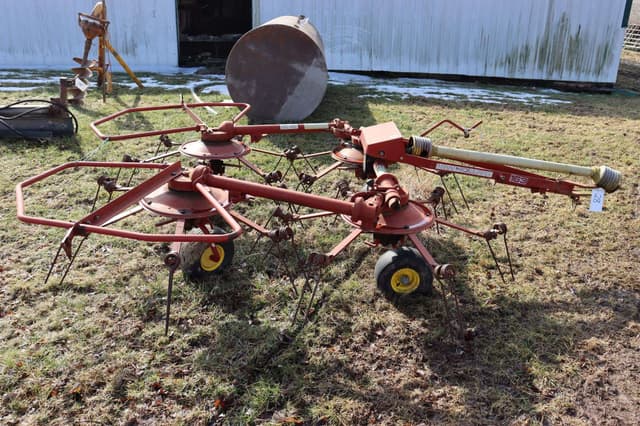 Image of New Holland 163 equipment image 4