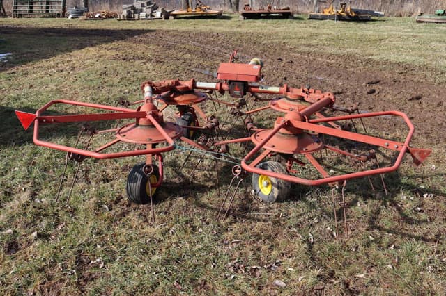 Image of New Holland 163 equipment image 3