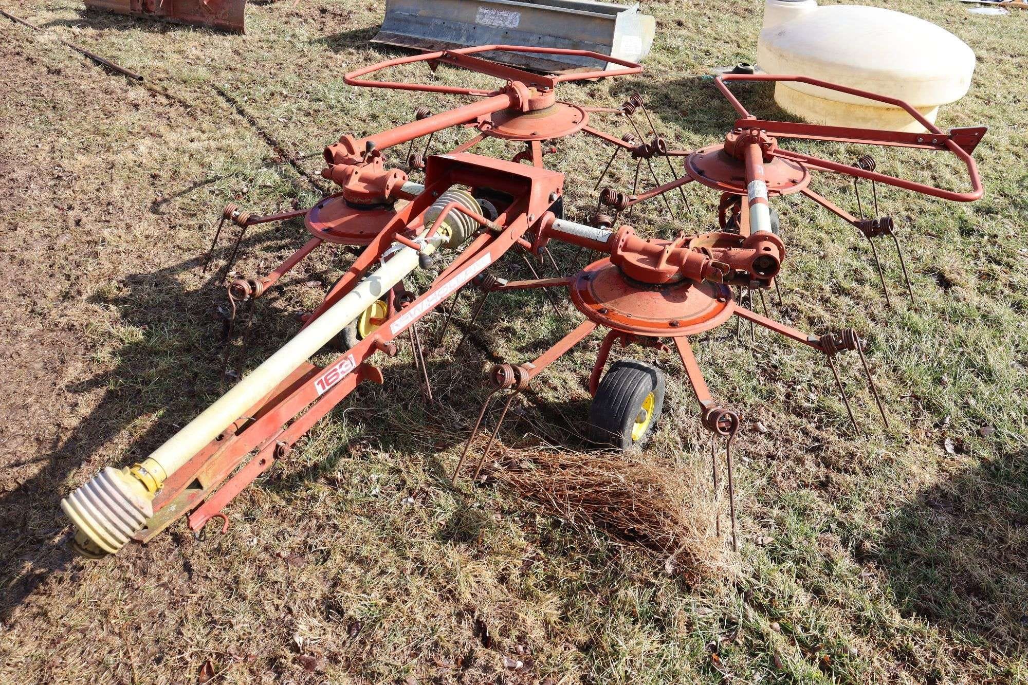 New Holland 163 Equipment Image0