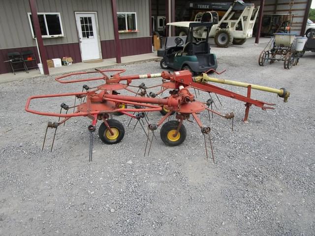 Image of New Holland 163 equipment image 4