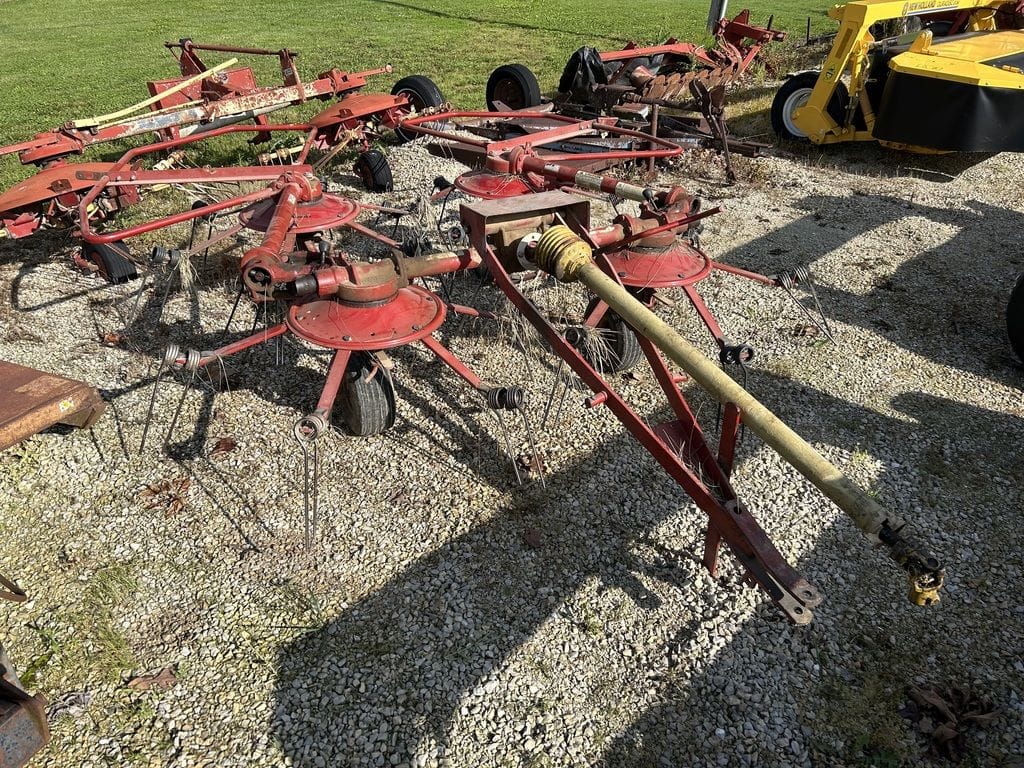New Holland 163 Equipment Image0