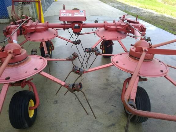 Image of New Holland 163 equipment image 3