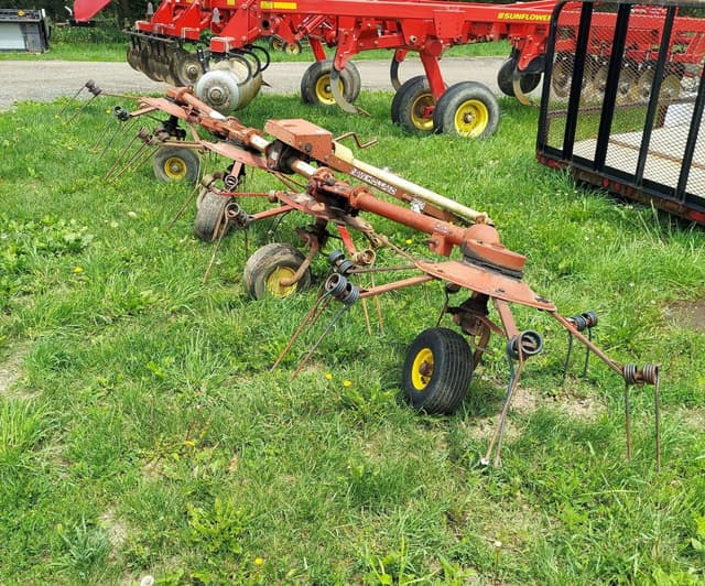 Image of New Holland 163 equipment image 3