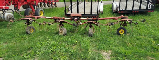 Image of New Holland 163 equipment image 4