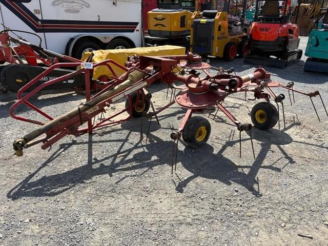 Image of New Holland 163 equipment image 4