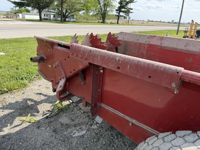 Image of New Holland 165 equipment image 4