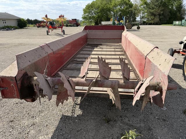 Image of New Holland 165 equipment image 1
