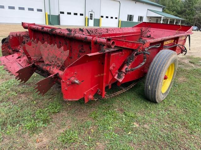 Image of New Holland 165 equipment image 2