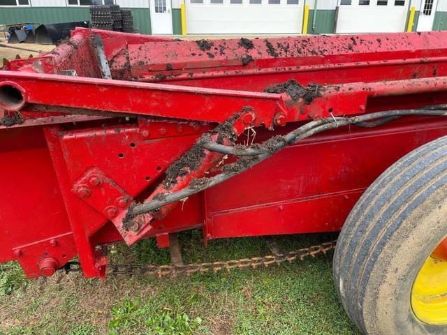 Image of New Holland 165 equipment image 3