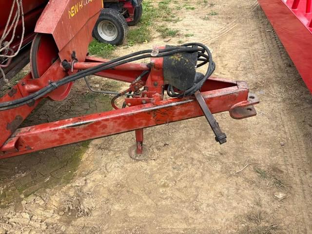 Image of New Holland 165 equipment image 2