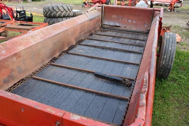 Image of New Holland 165 equipment image 3